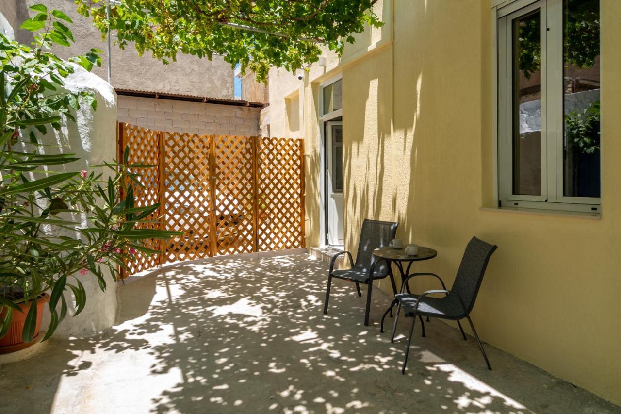 Gemma Apartments Palaiochora Exterior photo